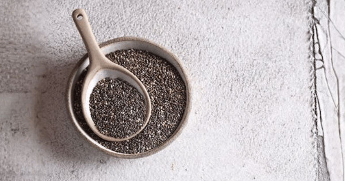Semi di chia: scopri gli 8 alimenti da evitare di mescolare per migliorare digestione e assorbimento dei nutrienti.