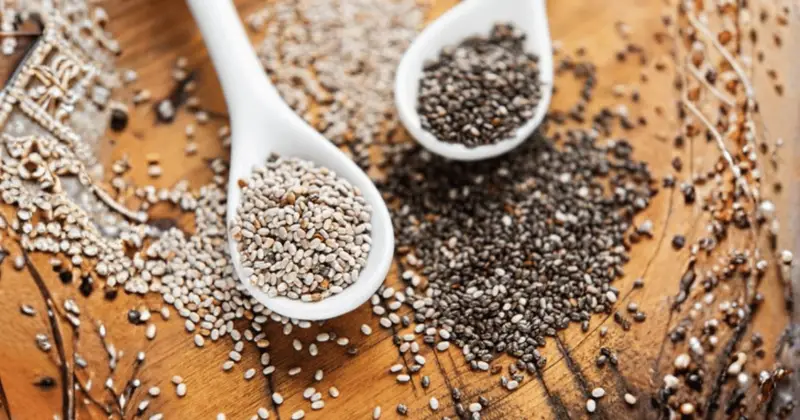 Semi di chia o semi di lino: confronto tra due superfood naturali per favorire la crescita dei capelli, migliorare l’elasticità della pelle e ottenere un incarnato luminoso.